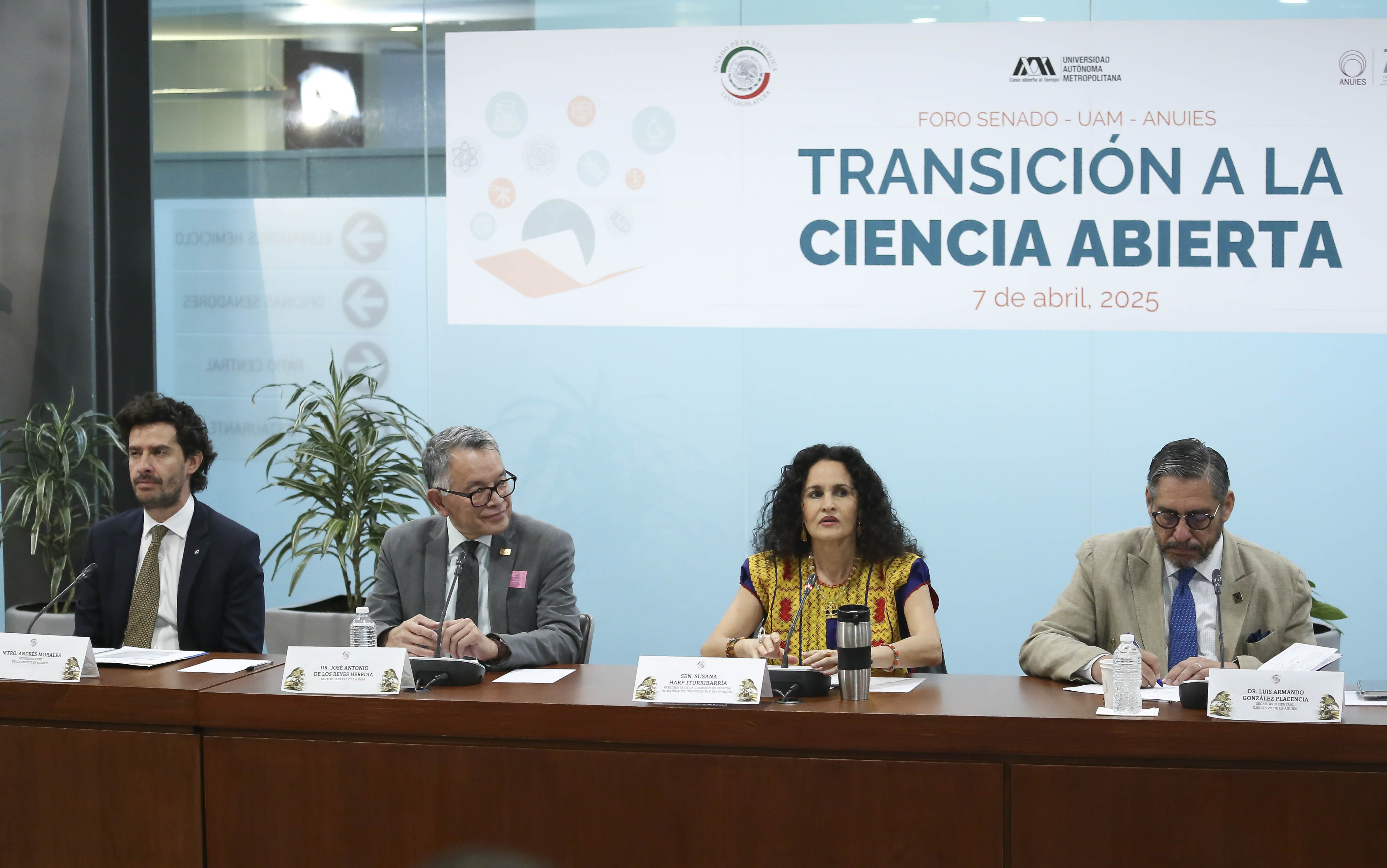 070425 Foro Ciencia Abierta 2.jpg