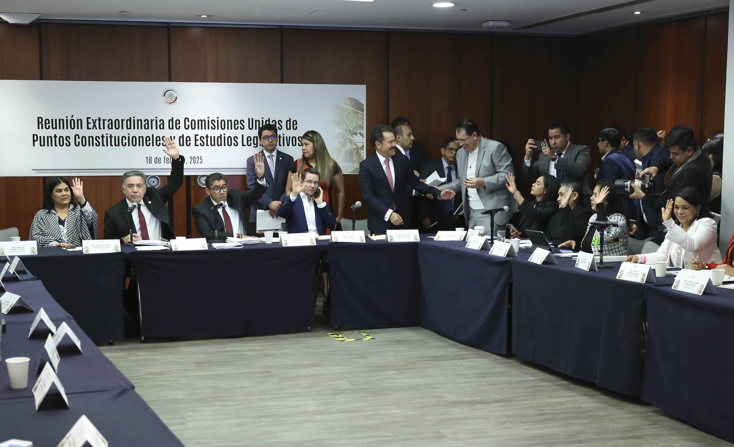 180225 Comisiones Unidas Puntos Constitucionales y Estudios Legislativos-6