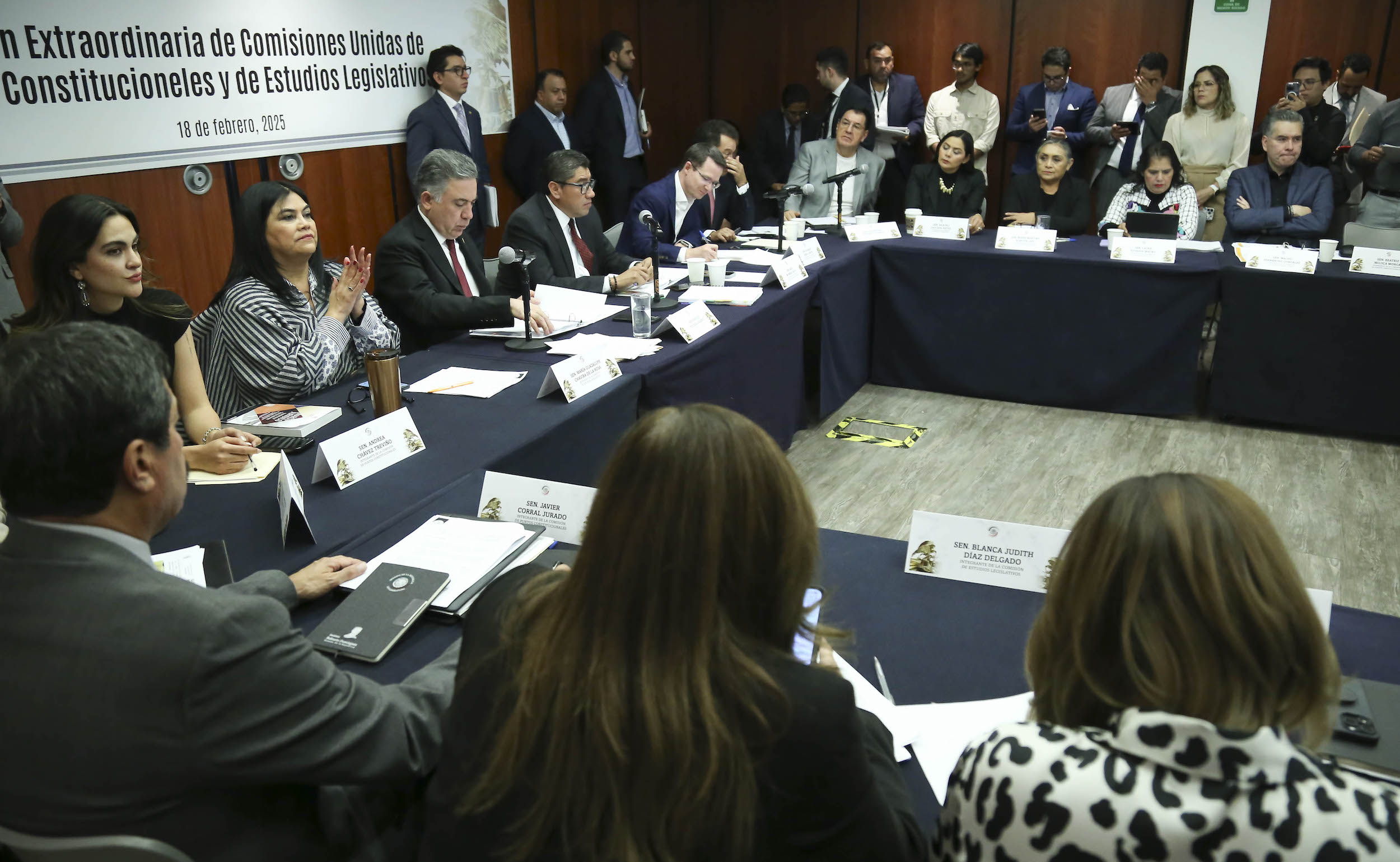 180225 Comisiones Unidas Puntos Constitucionales y Estudios Legislativos-13